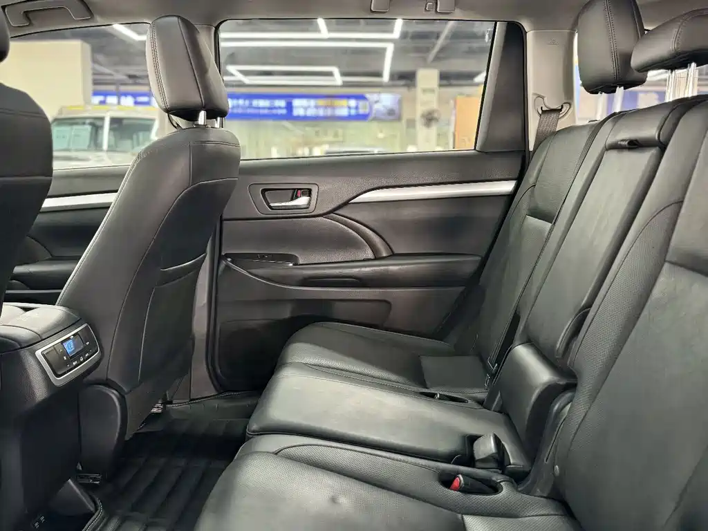 Toyota Highlander — миниатюра 15