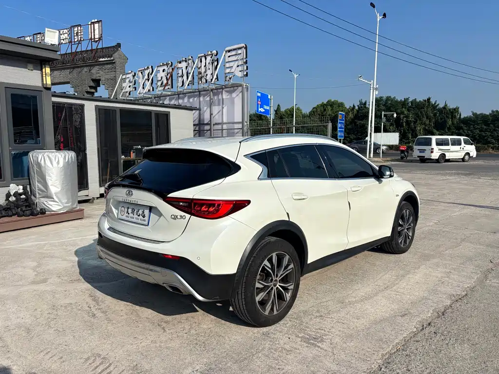 Infiniti QX30 — миниатюра 4