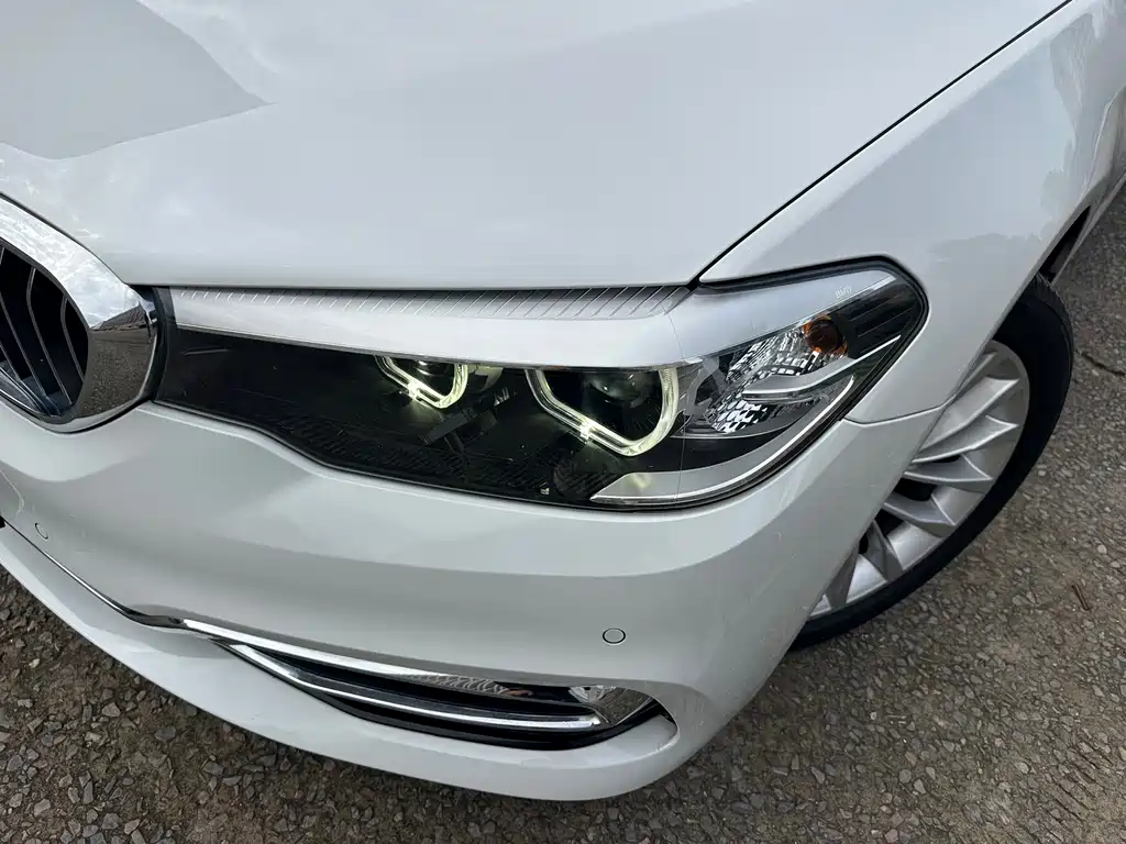 BMW 5 Series — миниатюра 9