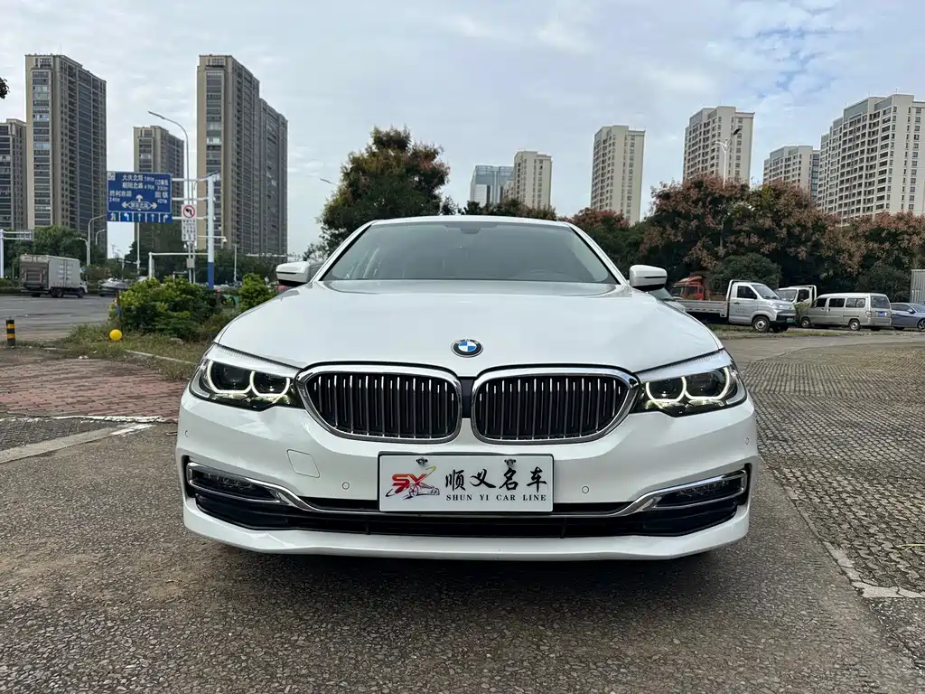 BMW 5 Series — миниатюра 2