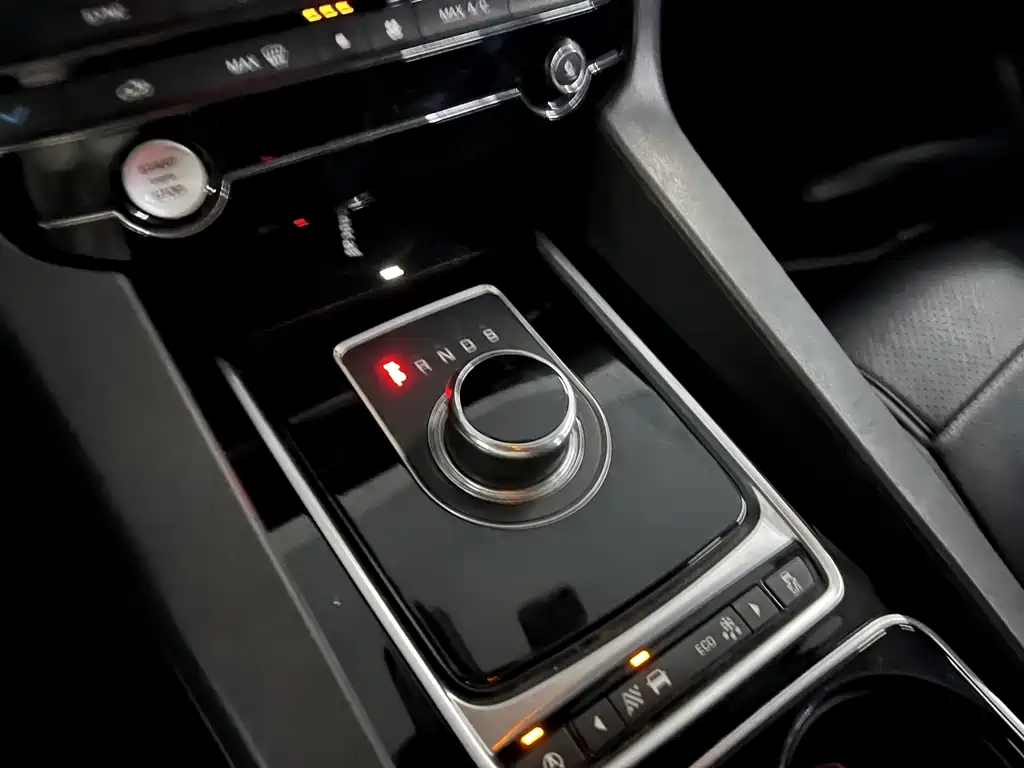 Jaguar F-PACE — миниатюра 10