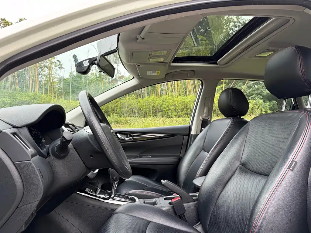 Nissan Tiida — миниатюра 14