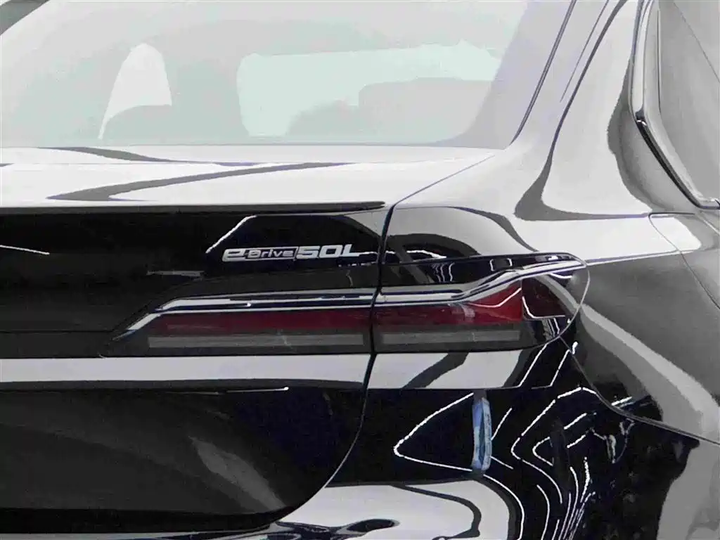 BMW i7 — миниатюра 6