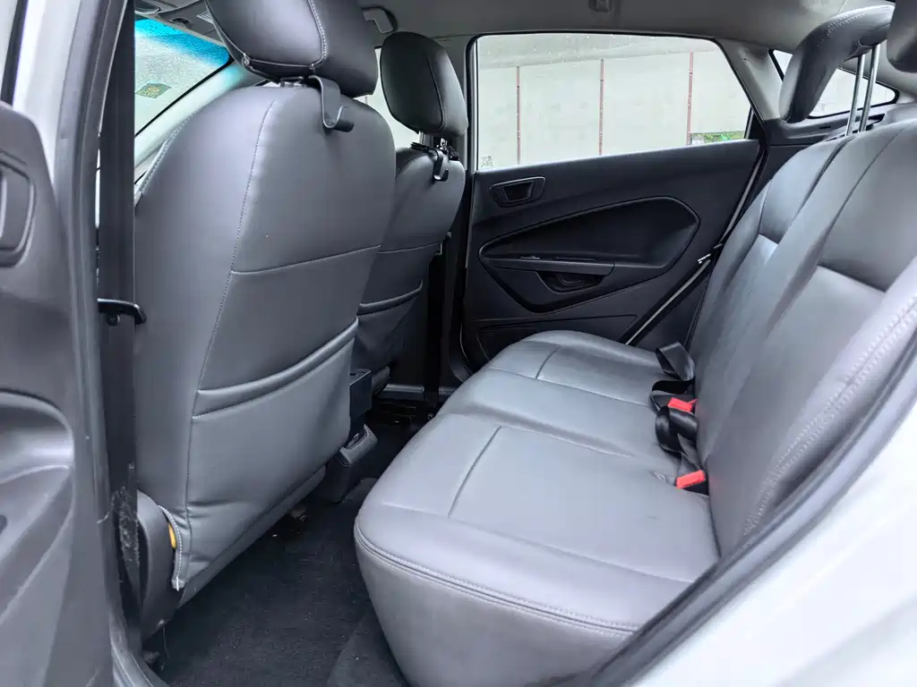 Ford Fiesta 2013 1.5L MT