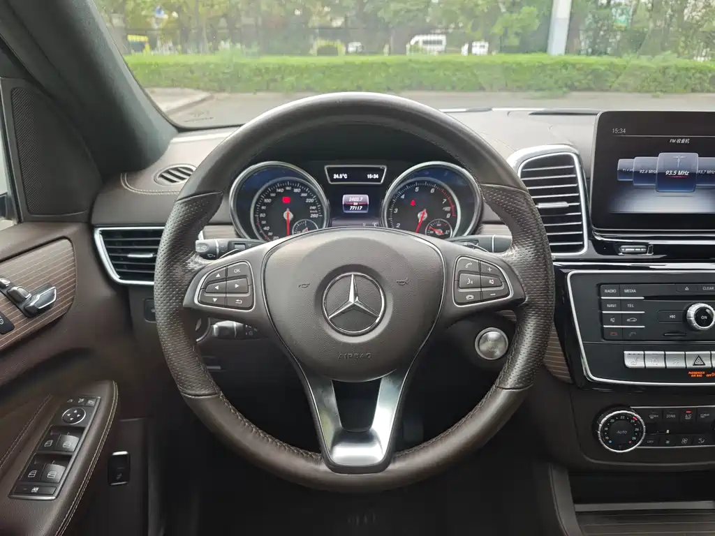 Mercedes-Benz GLE (Import) — миниатюра 11