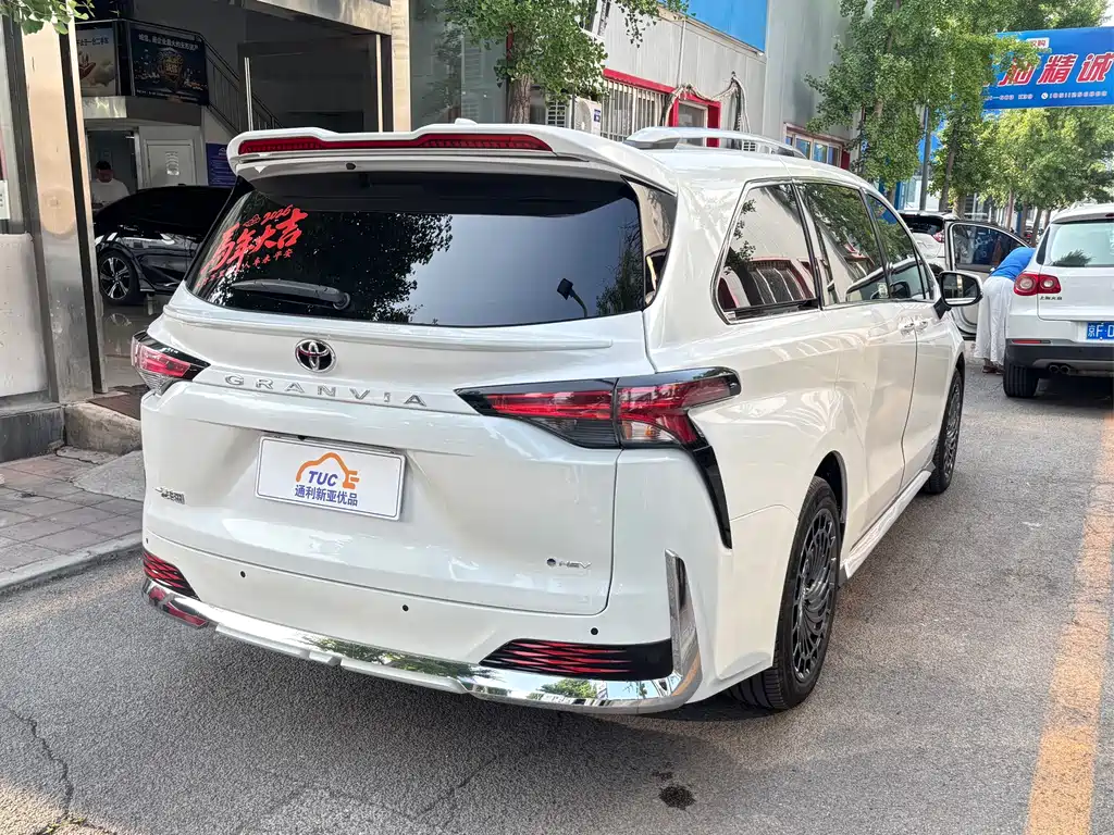 Toyota Granvia 2024 2.5L Comfort