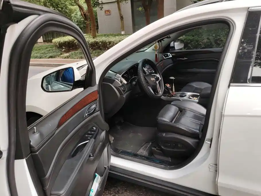 Cadillac SRX — миниатюра 9