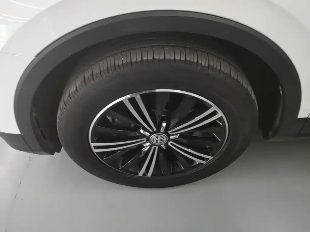Volkswagen Tiguan L — миниатюра 23