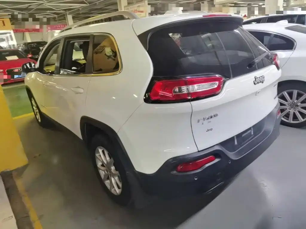 Jeep Cherokee — миниатюра 5