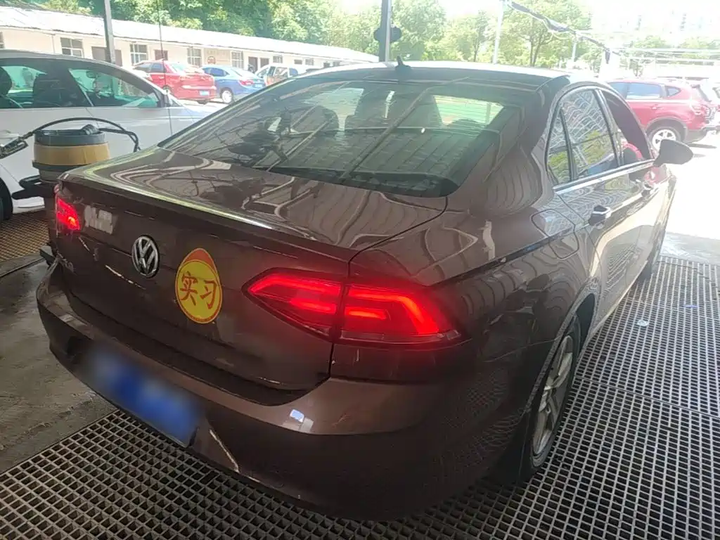 Volkswagen Lamando 2017 230TSI DSG