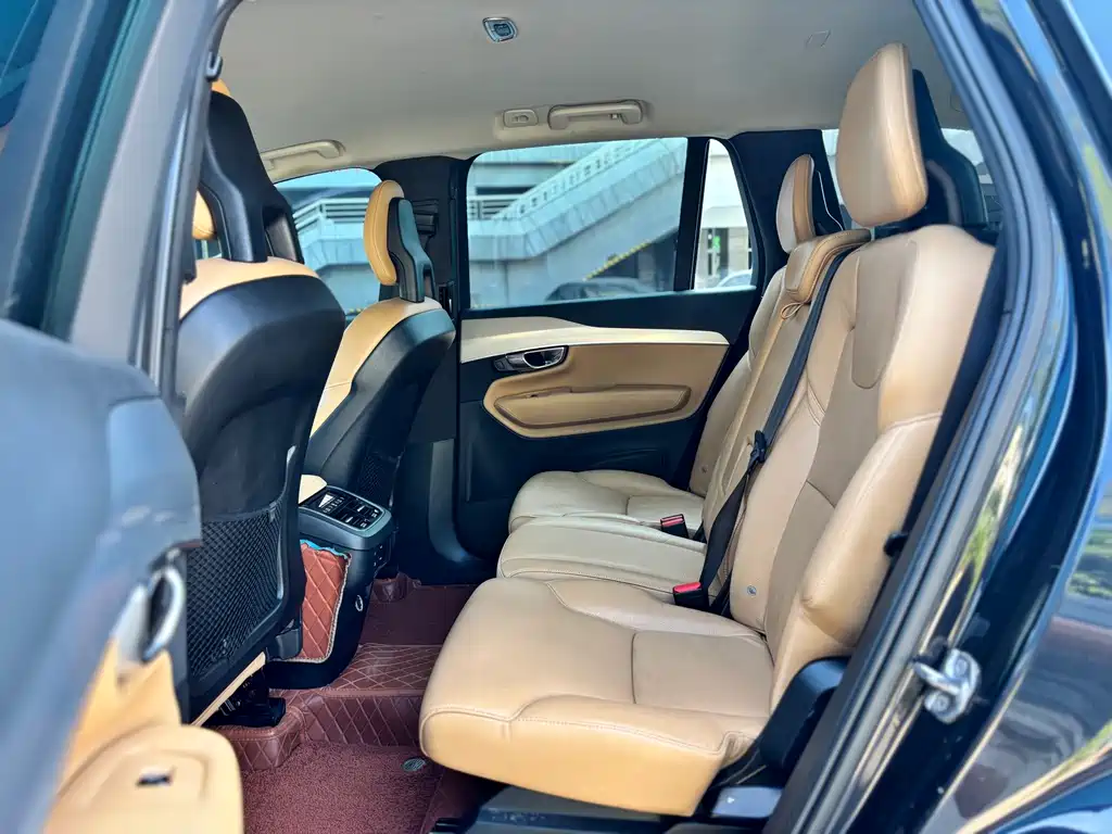 Volvo XC90 — миниатюра 9