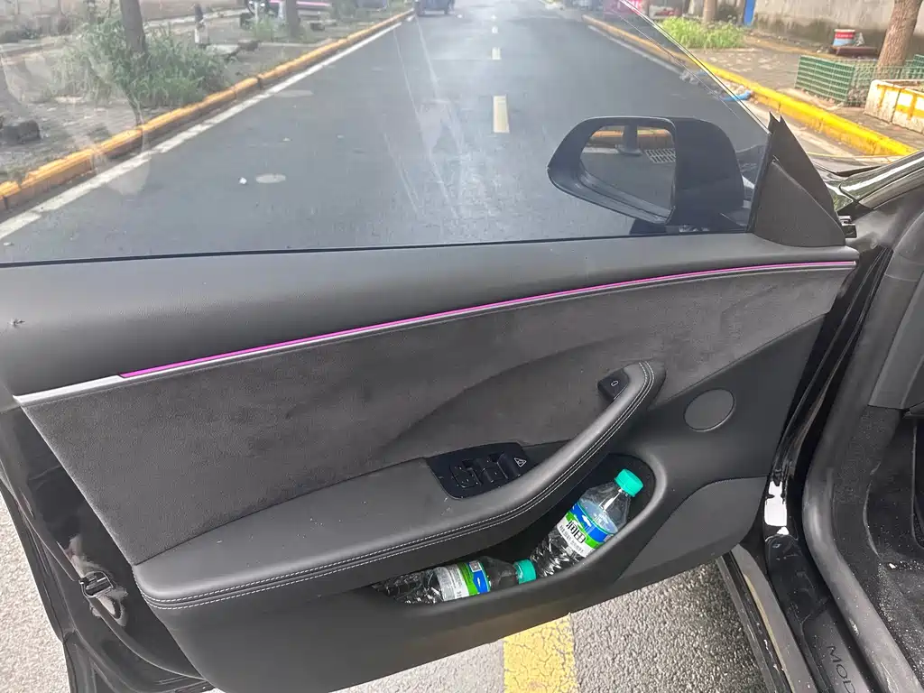 Tesla Model 3 — миниатюра 7