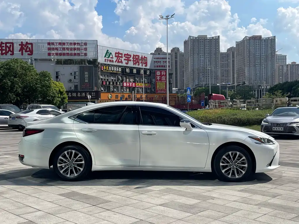 Lexus ES — миниатюра 5