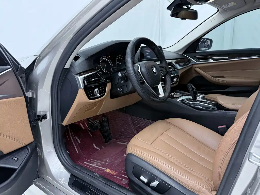BMW 5 Series — миниатюра 4