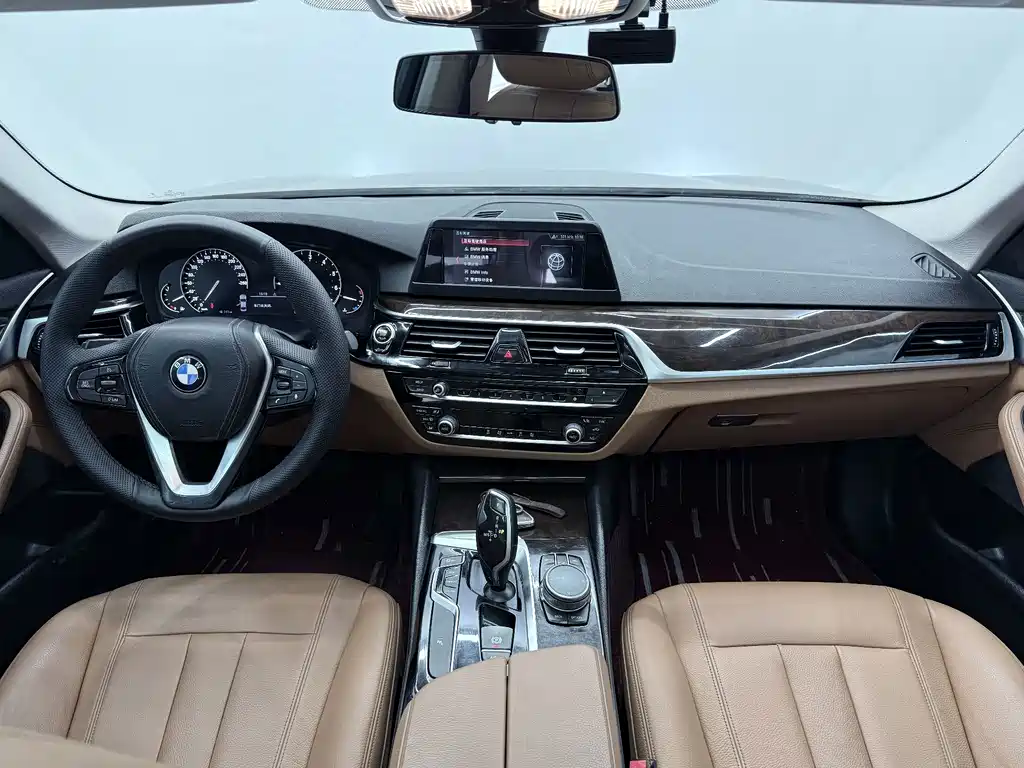 BMW 5 Series — миниатюра 7