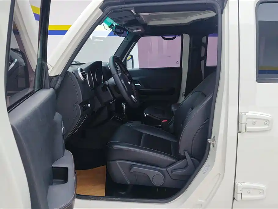 BAIC BJ40 2016 40L 2.3T AT Premium