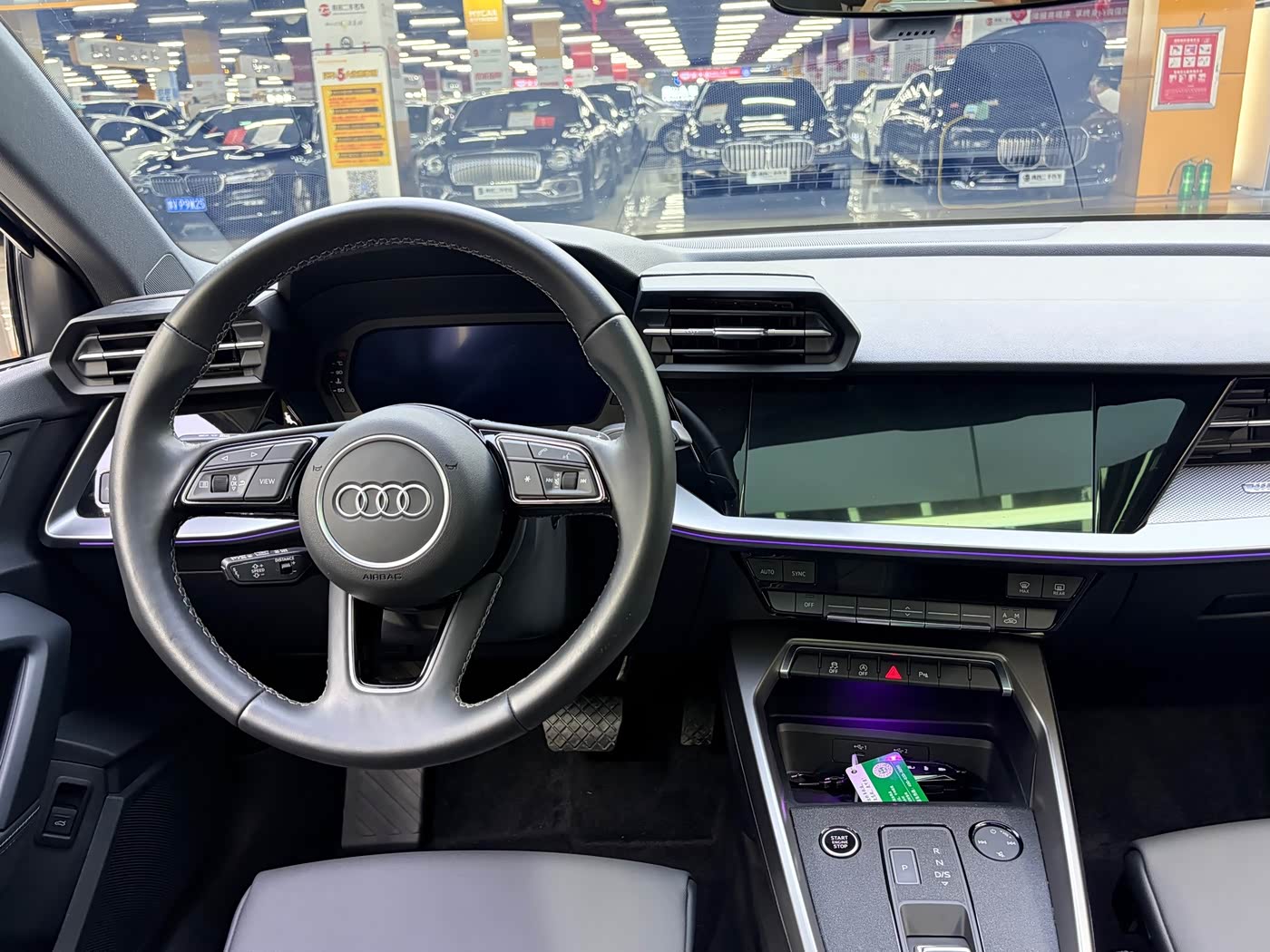 Audi A3 1.4 л 2024 г. Серебристо-серый, пробег 16000 км