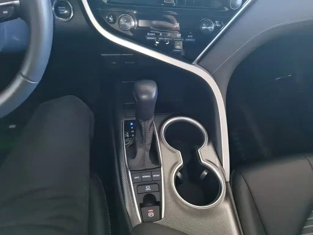 Toyota Camry — миниатюра 14
