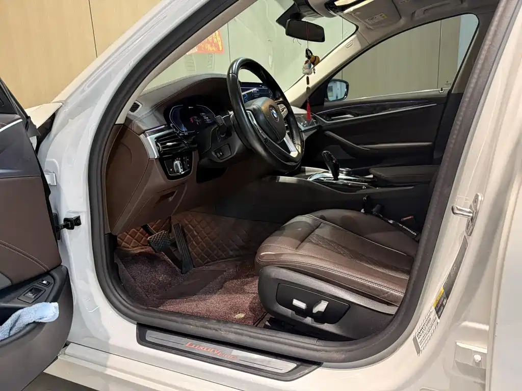 BMW 5 Series 5 2021 535Le Luxury