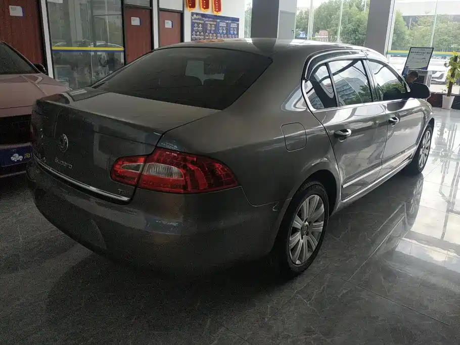 Skoda Superb — миниатюра 3