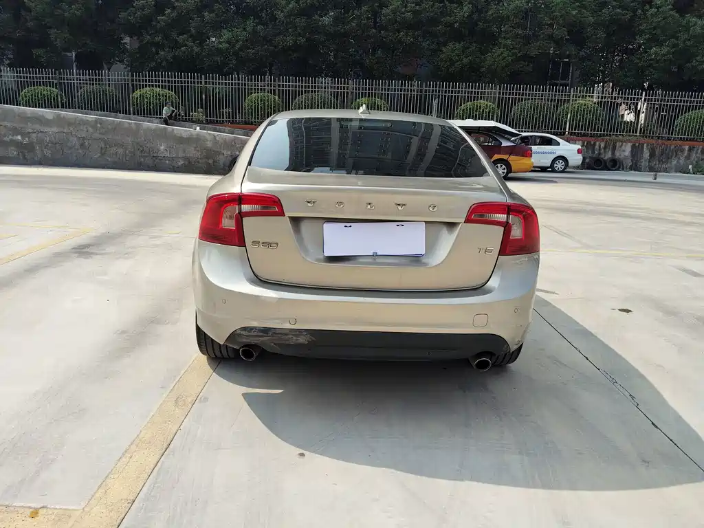 Volvo S60 (Import) — миниатюра 10