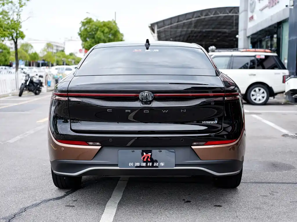 TOYOTA CROWN SPORTCROSS