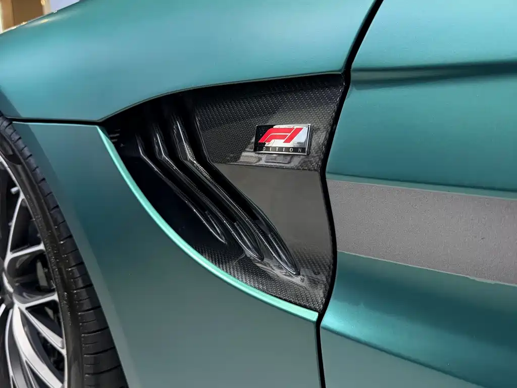 Aston Martin V8 Vantage — миниатюра 5