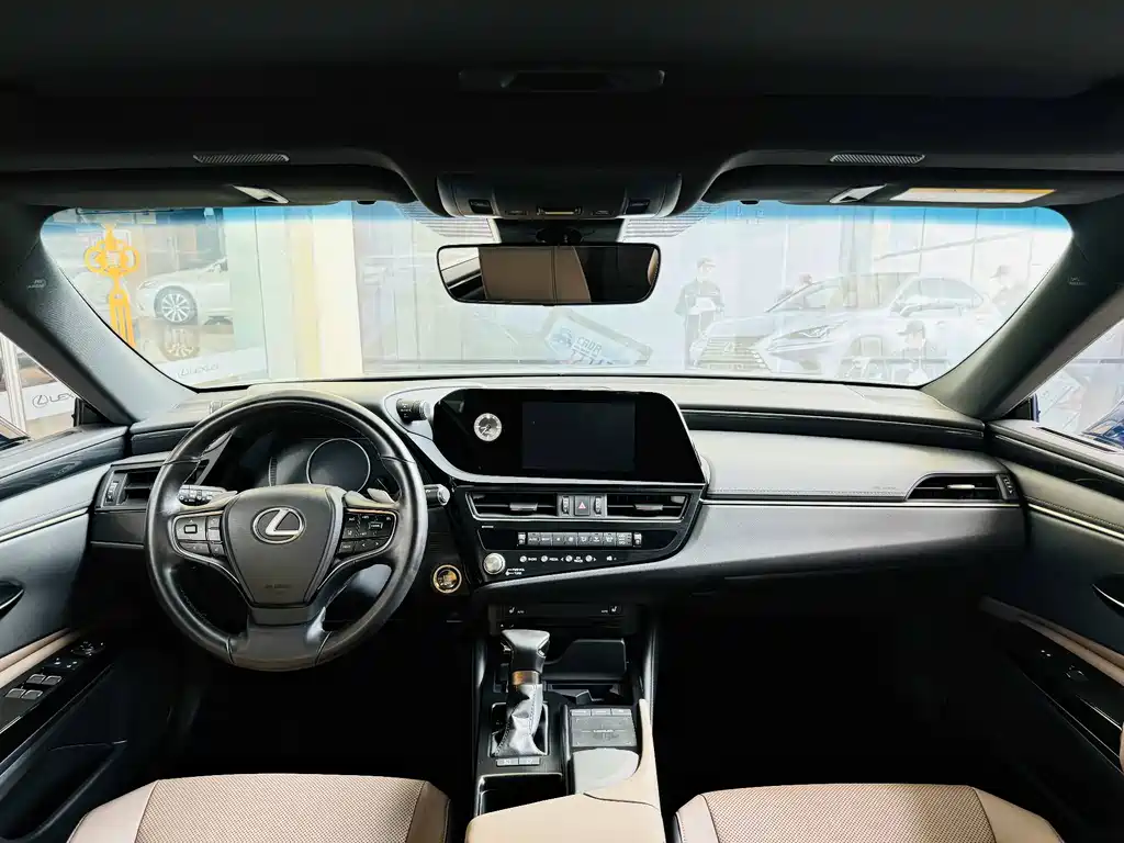 Lexus ES 2022 200