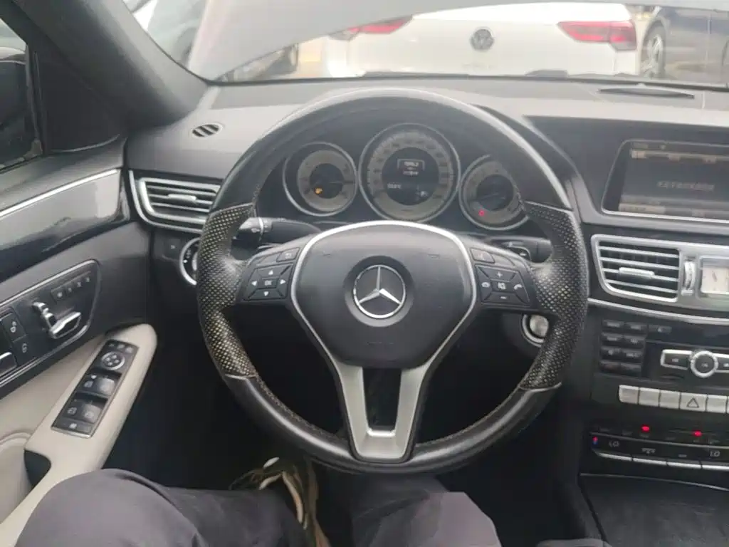 Mercedes-Benz E-Class — миниатюра 11