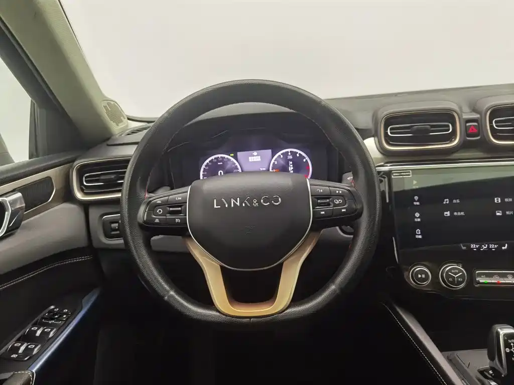 Lynk & Co 03 — миниатюра 11