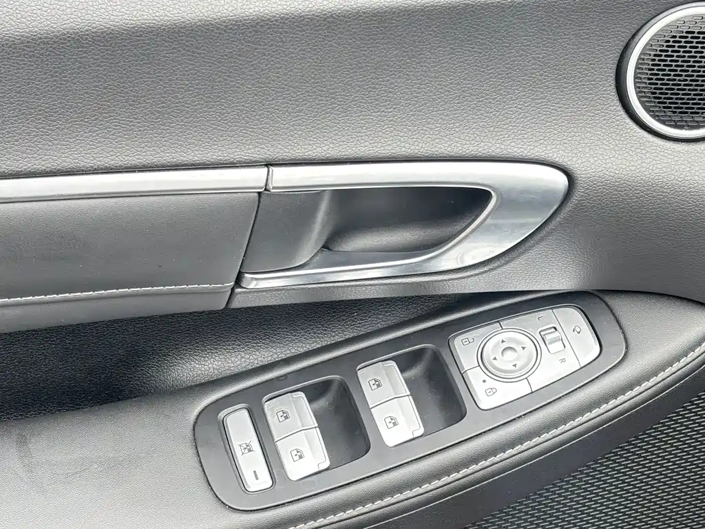 Hyundai Sonata — миниатюра 19