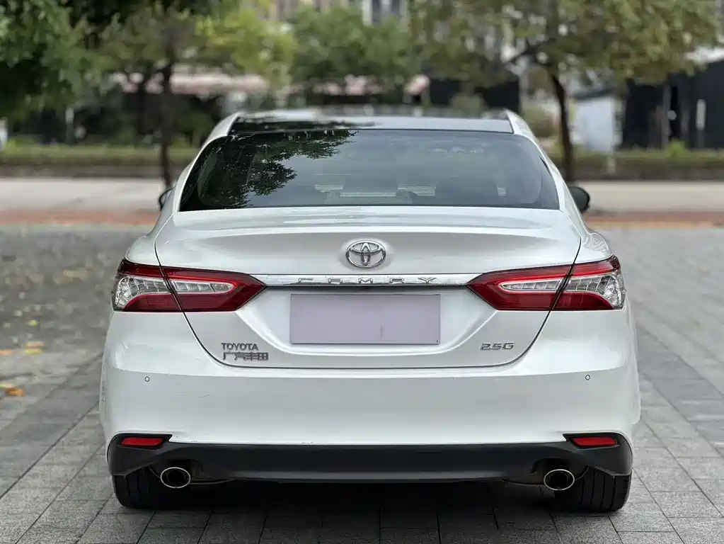 Toyota Camry — миниатюра 8