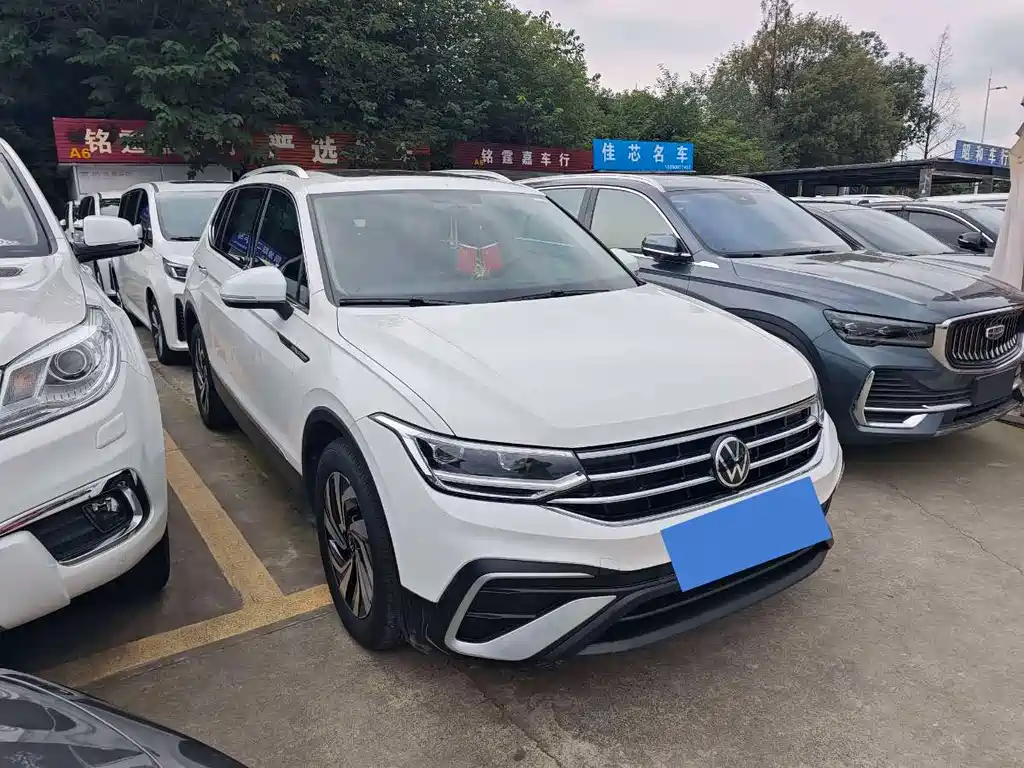 Volkswagen Tiguan L — миниатюра 3