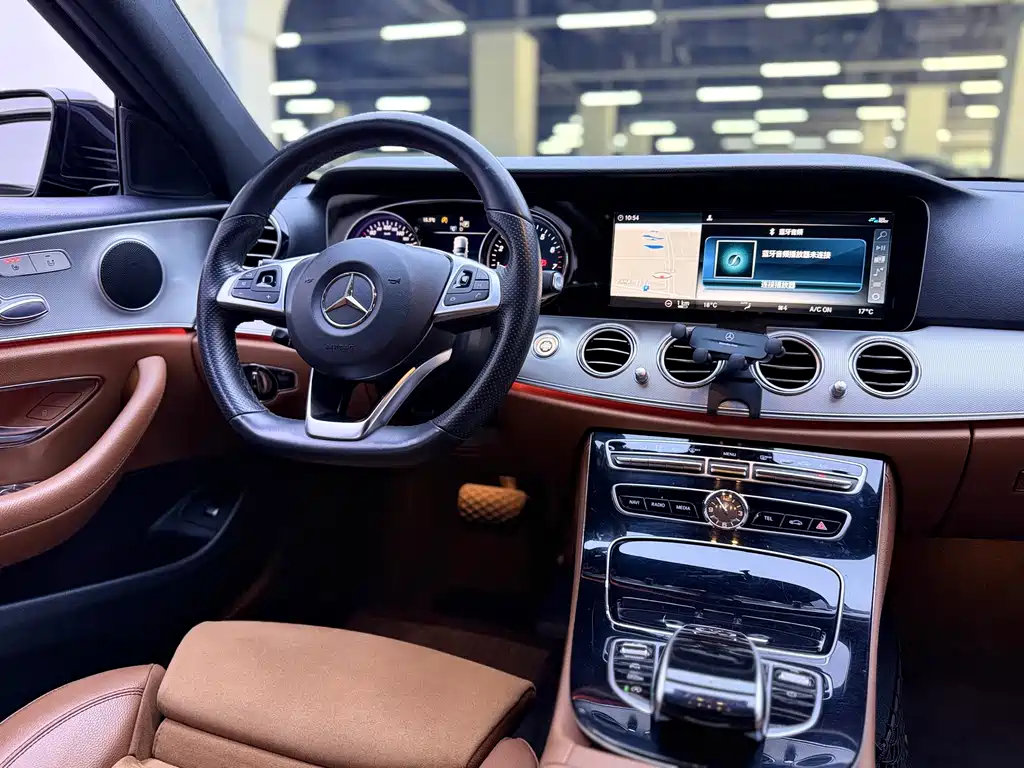 Mercedes-Benz E-Class — миниатюра 11