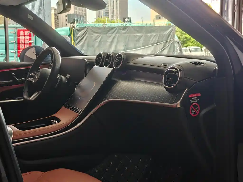 Mercedes-Benz GLC 2023 GLC 260 L 4MATIC Luxury 5 мест