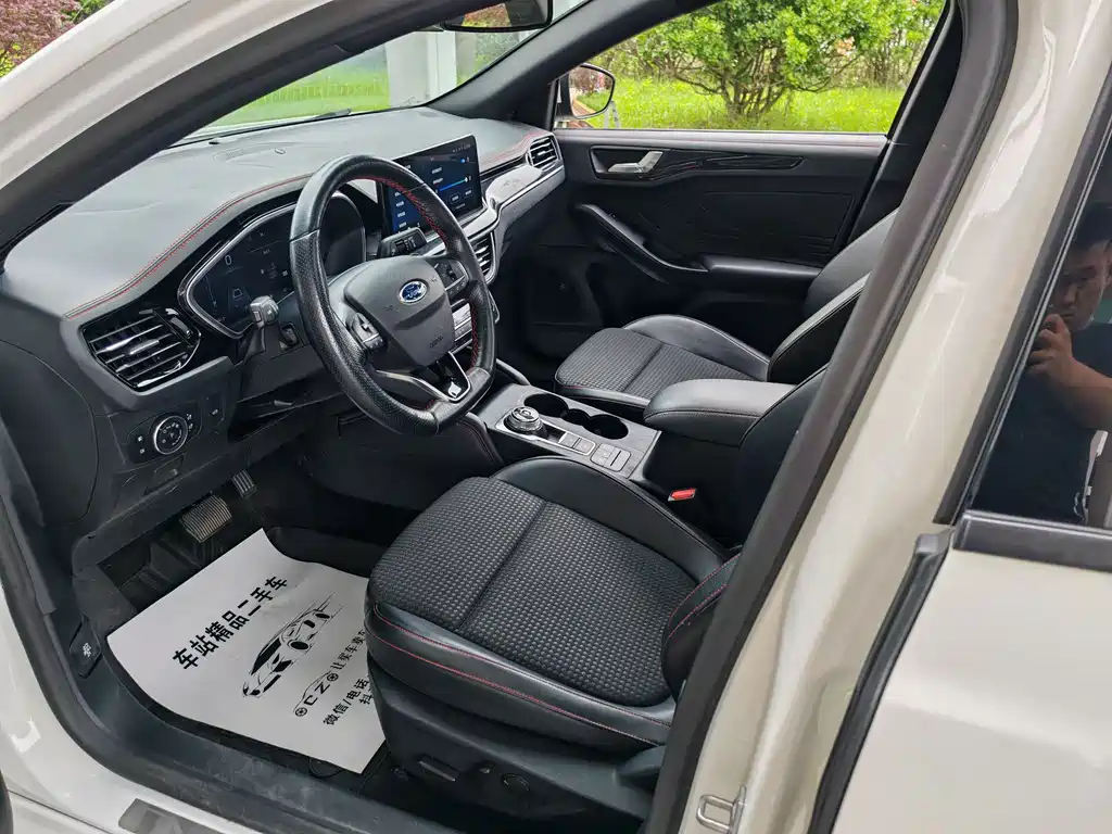Ford Focus 2021 EcoBoost 180 AT ST Line
