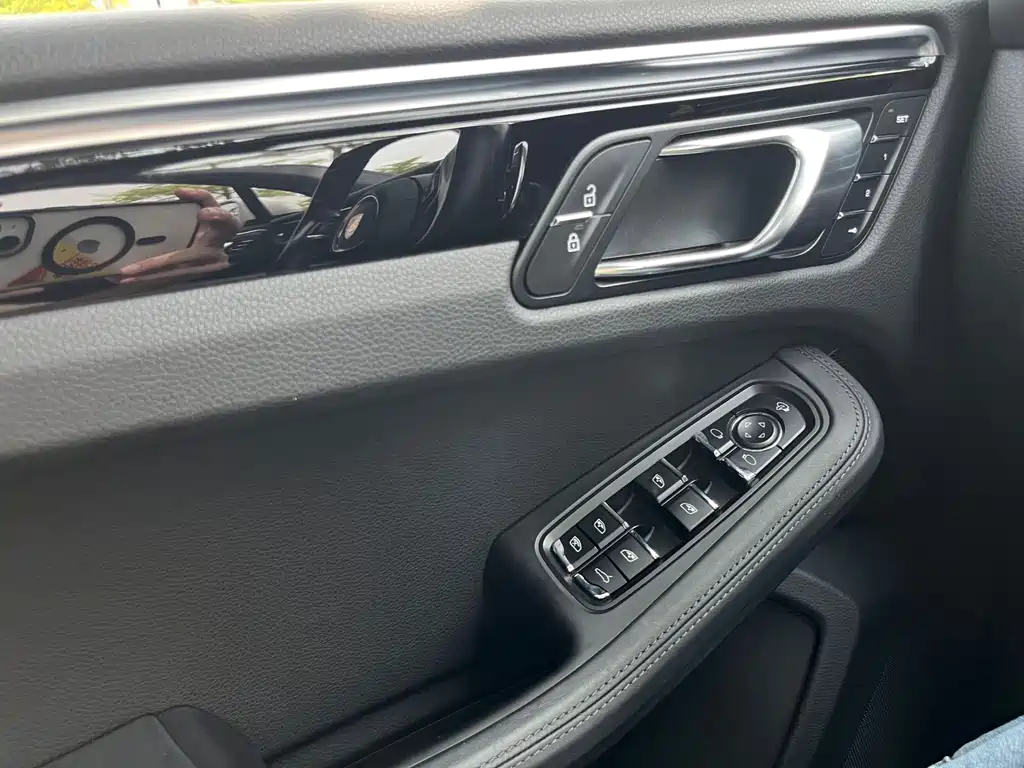 Porsche Macan — миниатюра 12
