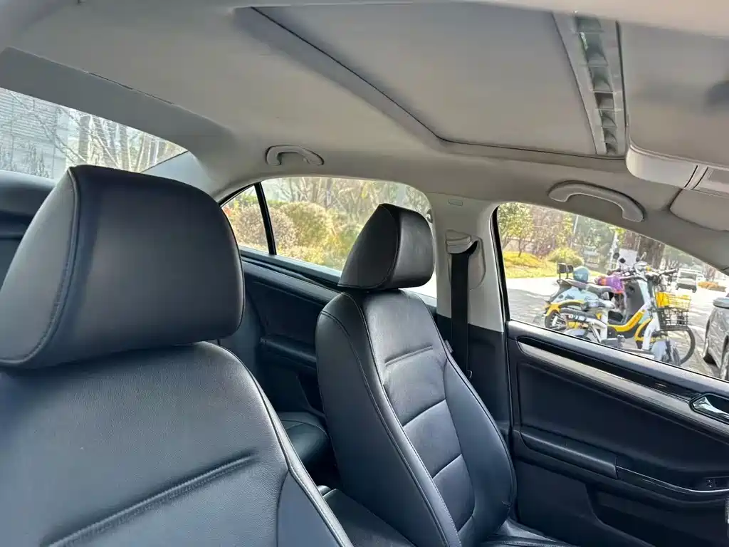 Volkswagen Sagitar 2014 1.4TSI AT Luxury
