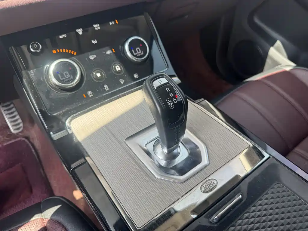 Land Rover Range Rover Evoque 2023 L P300e