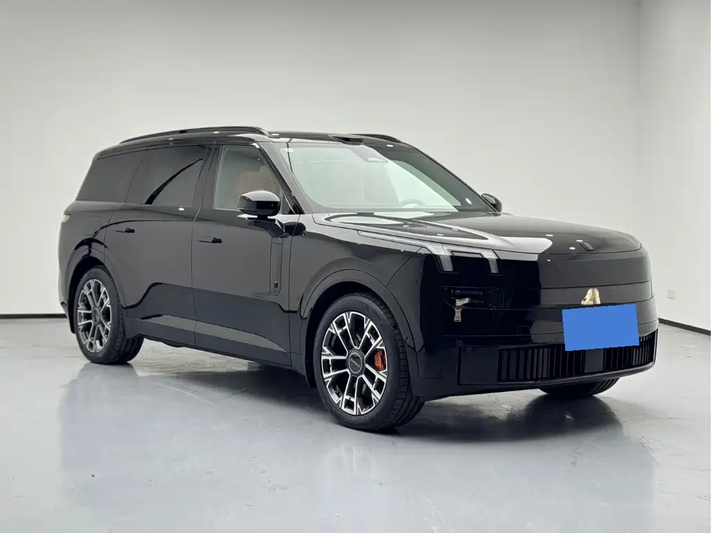 LYNK  & CO 900