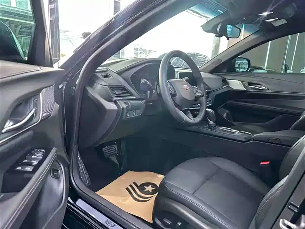 Cadillac CT4 2020 28T Fashion