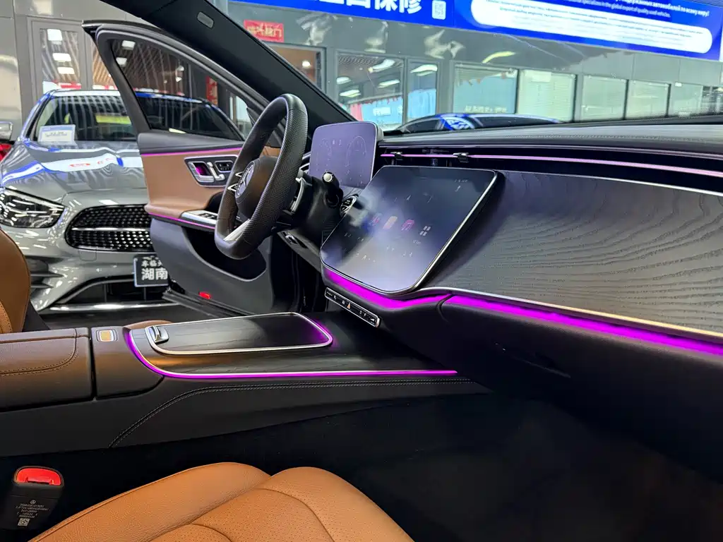 Mercedes-Benz E-Class — миниатюра 12
