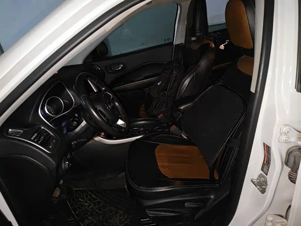 Jeep Compass — миниатюра 11