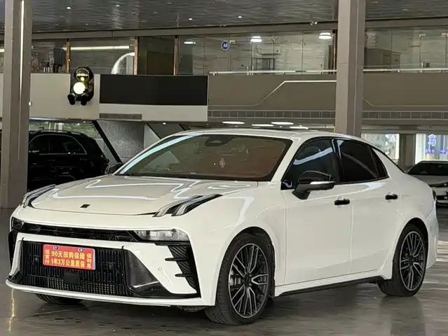 Lynk & Co 03