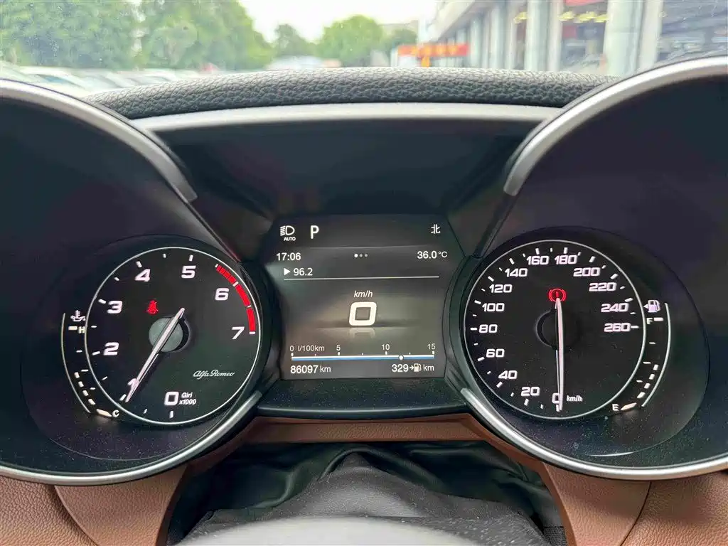 Alfa Romeo Giulia — миниатюра 13