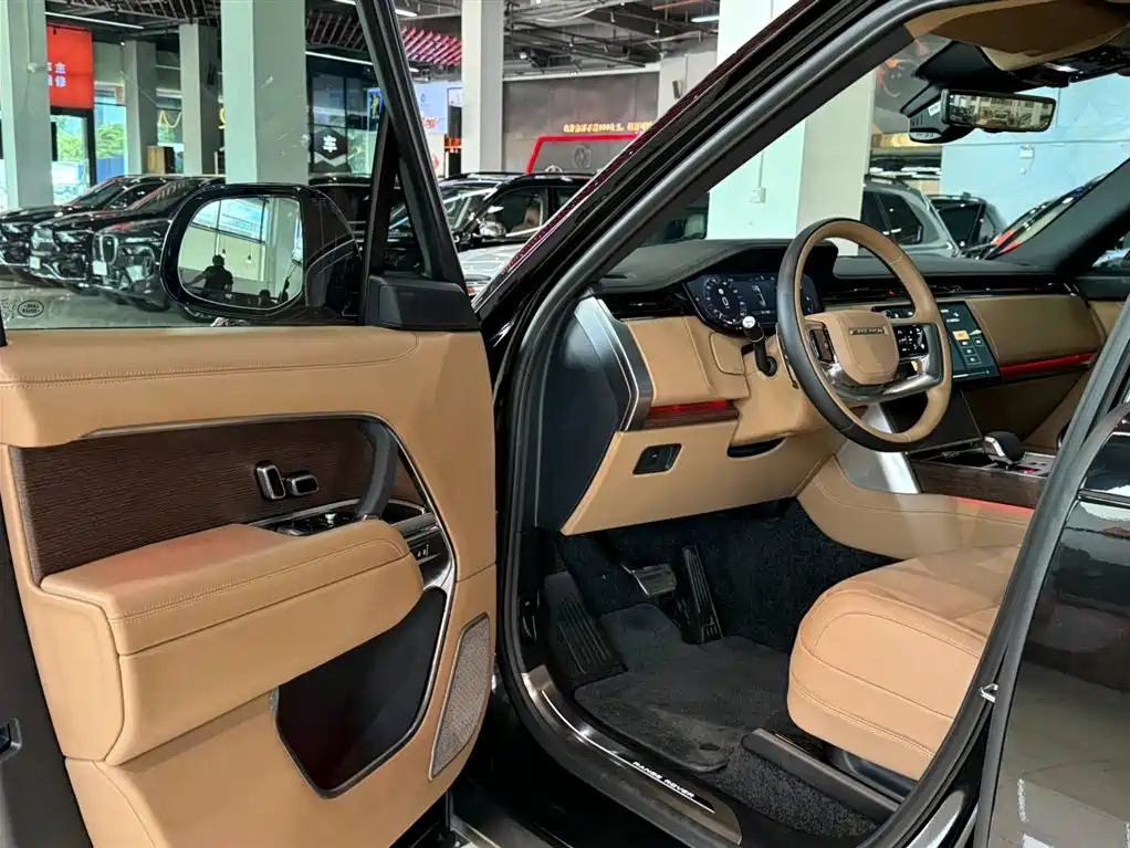 Land Rover Range Rover 2025 3.0 L6 400PS Long Wheelbase