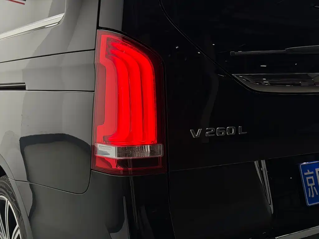 Mercedes-Benz V-Class 2022 — фото 26
