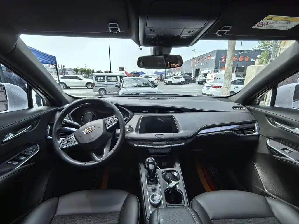 Cadillac XT4 2018 28T