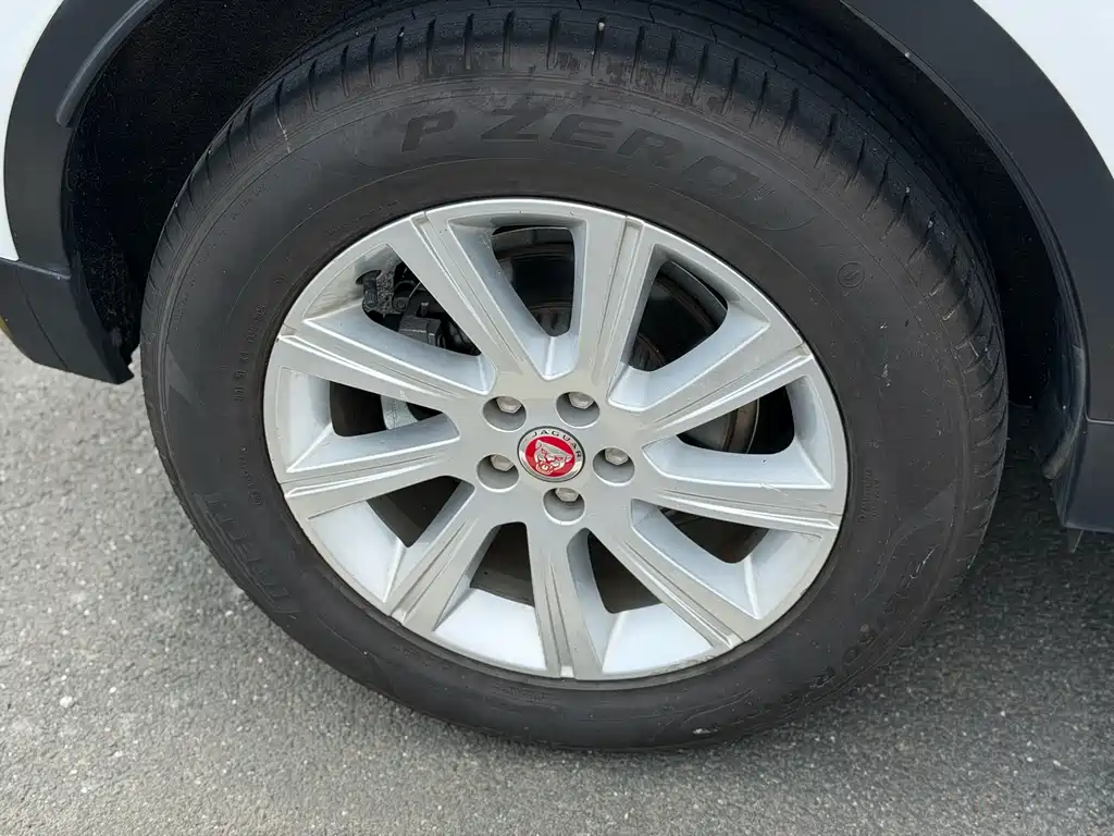 Jaguar E-PACE — миниатюра 32