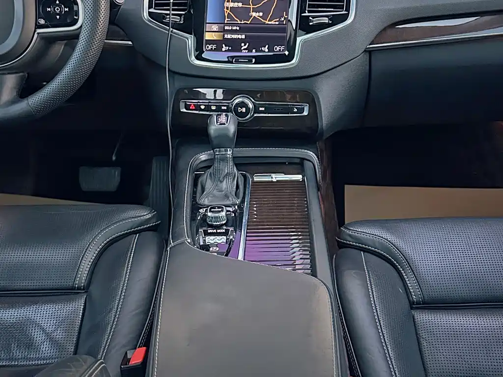 Volvo XC90 — миниатюра 12
